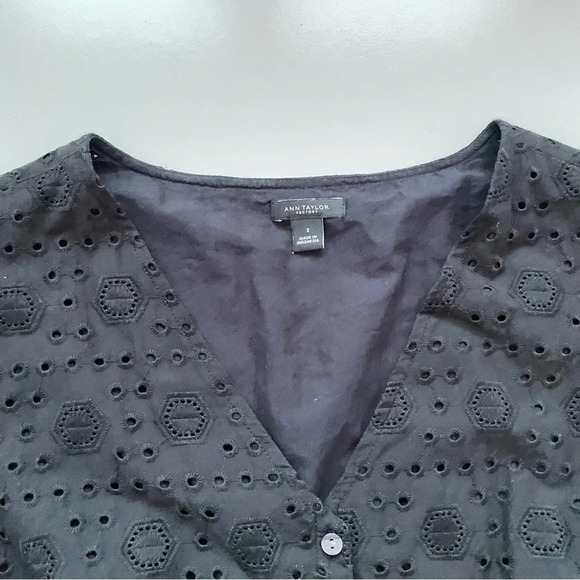 Ann Taylor Factory Size 2 Black Lightweight Flowy Cutout Top Peplum Blouse - Picture 11 of 11